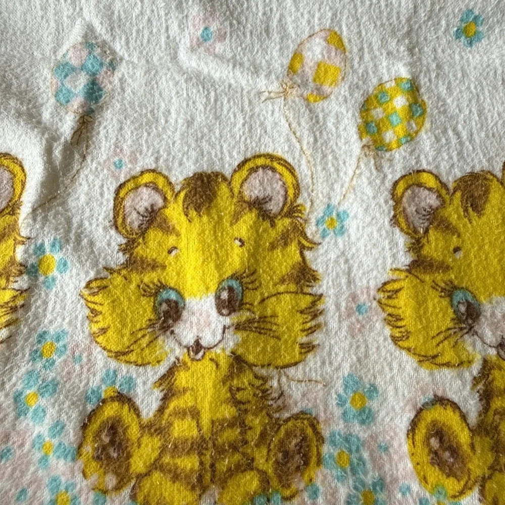 Vintage Babycare Receiving Baby Blanket Kittens Balloons Size 26x 38 100% Cotton